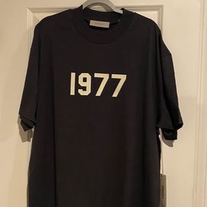 Fear of God Essentials 1977 Black T Shirt NWT Size Large